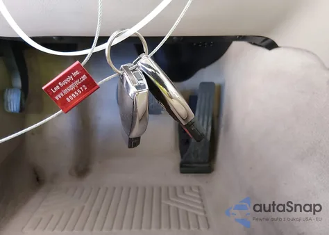 2014 Mercedes-Benz C 250 Luxury из США, поврежденный, VIN WDDGF4HB9EG253896